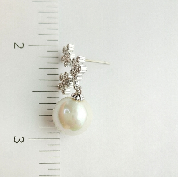 Forget me Not Flower and Pearl earrings 🆕 - Picture 5 of 6